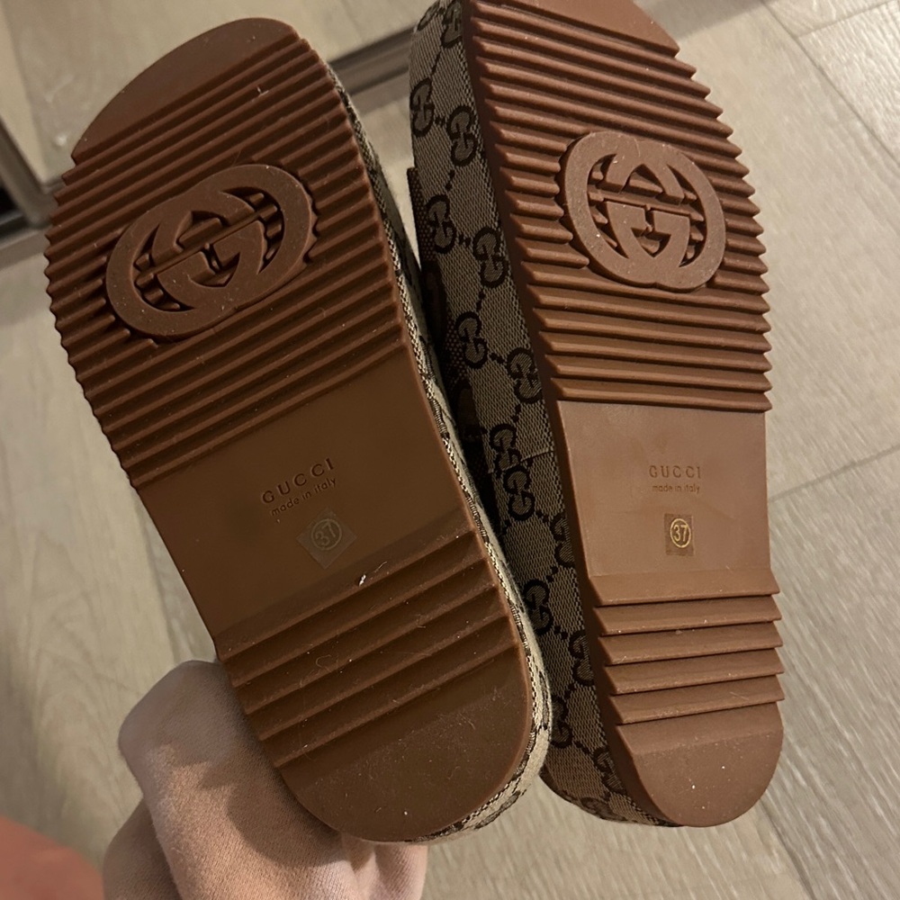 Gucci Beige Monogram Platform Slides - Picture 3 of 4